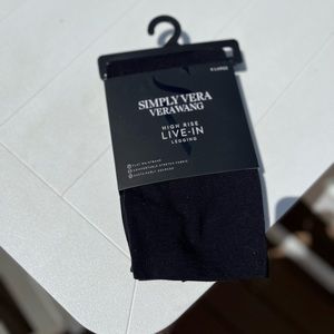 NWT* Women’s black leggings xl, great to wear with outfits, wonderful condition!